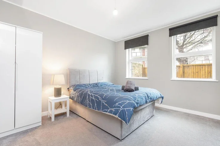 Flat Clapham Road in Greater London