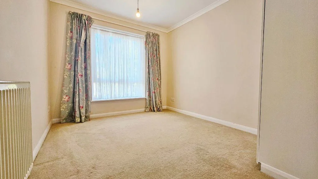 Flat Woodlea Grove in Greater London