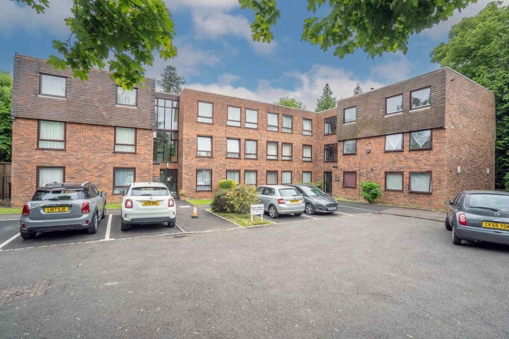 Flat Woodlea Grove in Greater London