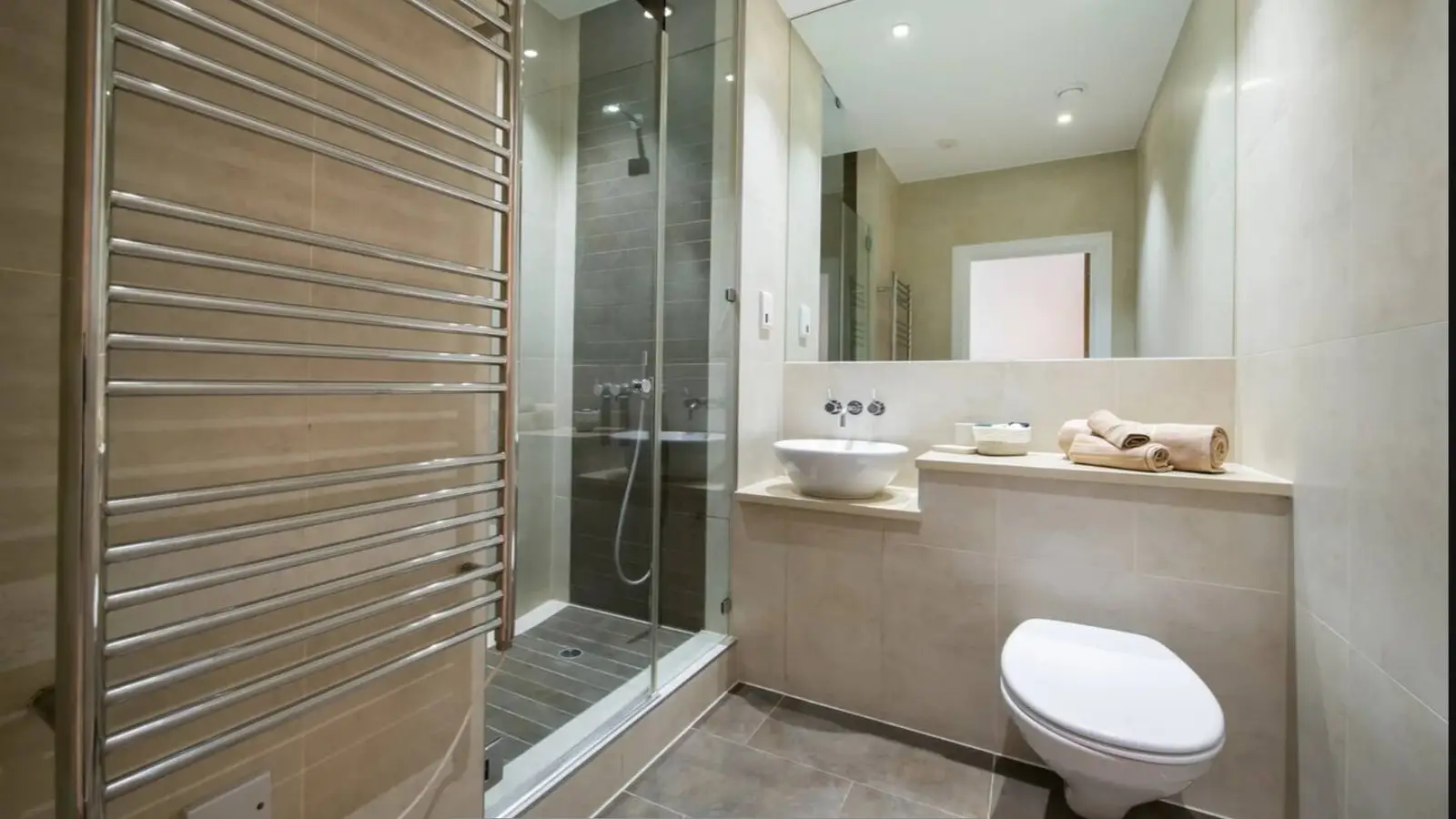 Flat Ulva Road in Greater London