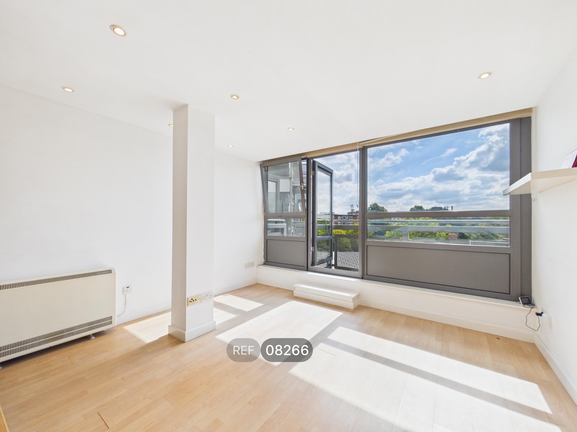 Flat New Park Road in Greater London