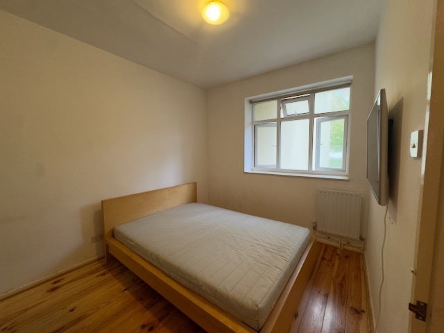 Room Frensham Drive in Greater London