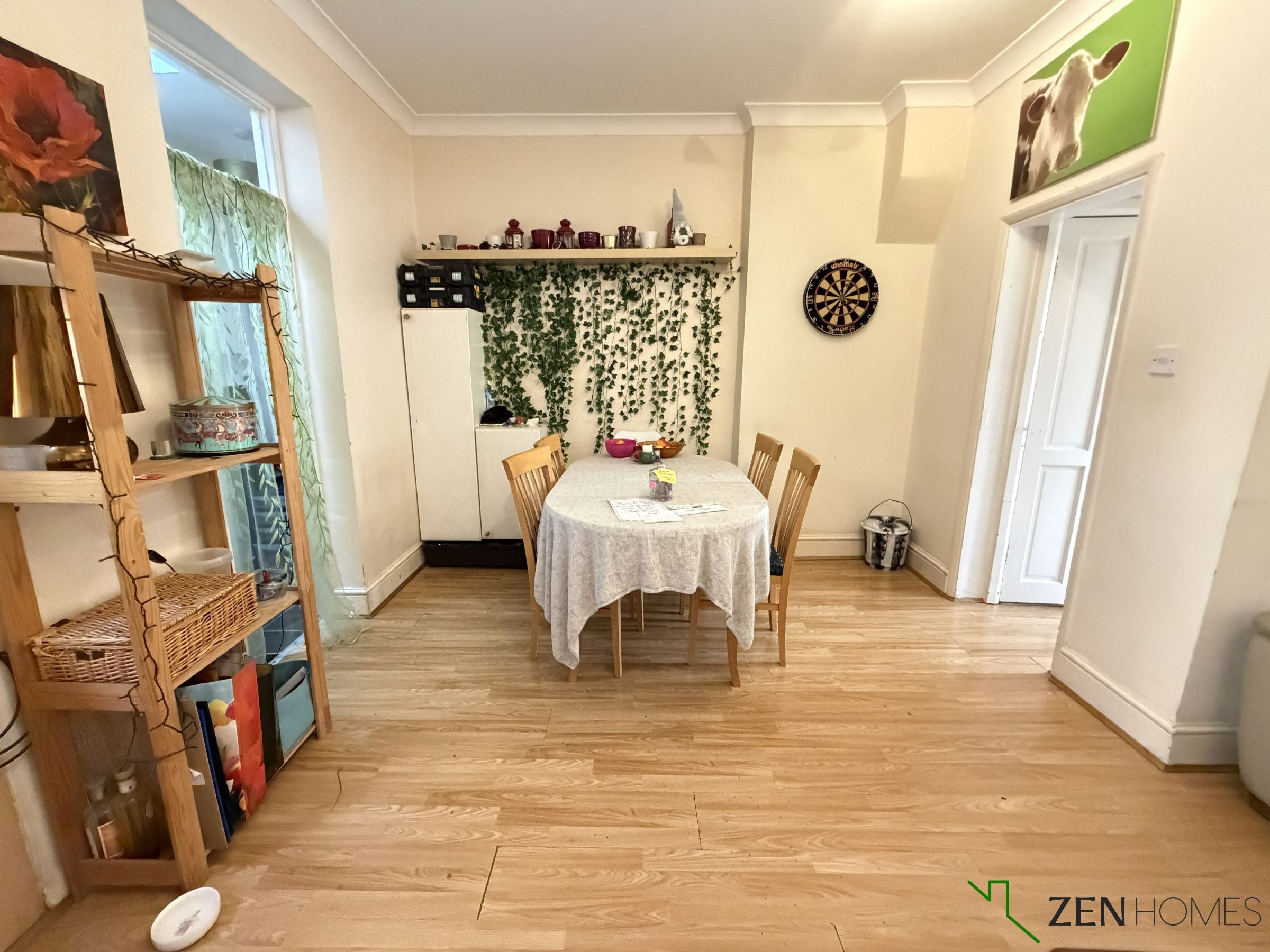 Room Russell Avenue in Greater London