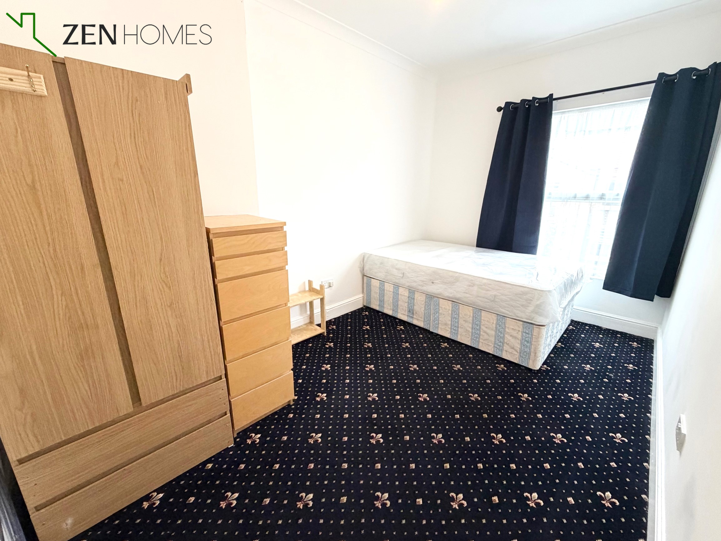 Room Russell Avenue in Greater London