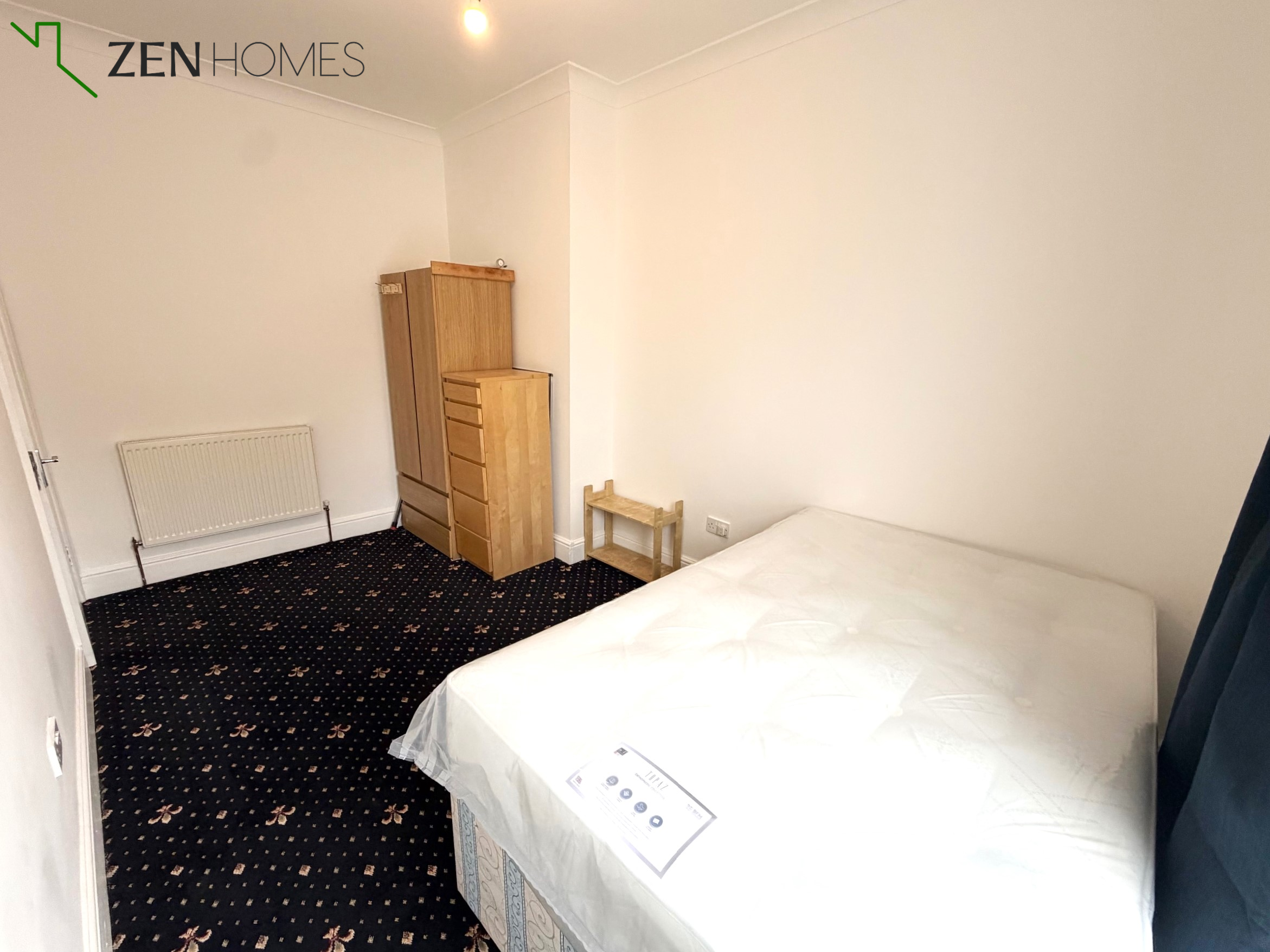 Room Russell Avenue in Greater London