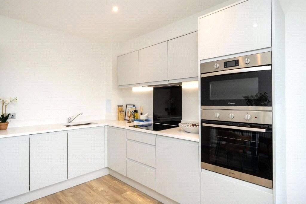 Flat Elmsleigh Road in Borough of Spelthorne