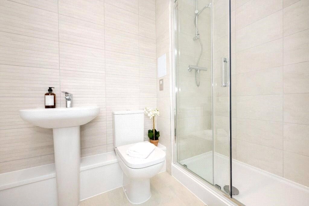 Flat Elmsleigh Road in Borough of Spelthorne