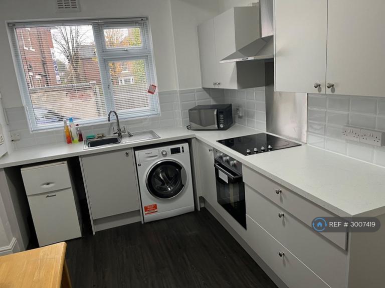 Flat Mapperley Road in Nottingham
