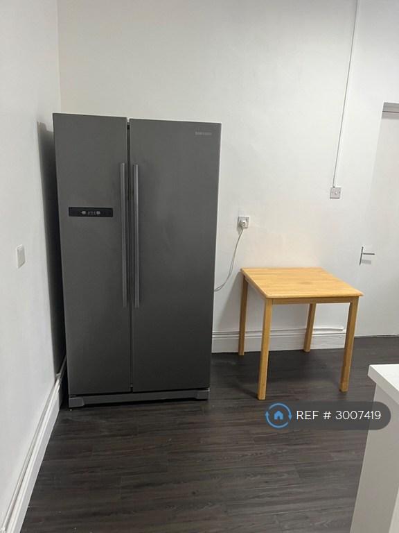 Flat Mapperley Road in Nottingham