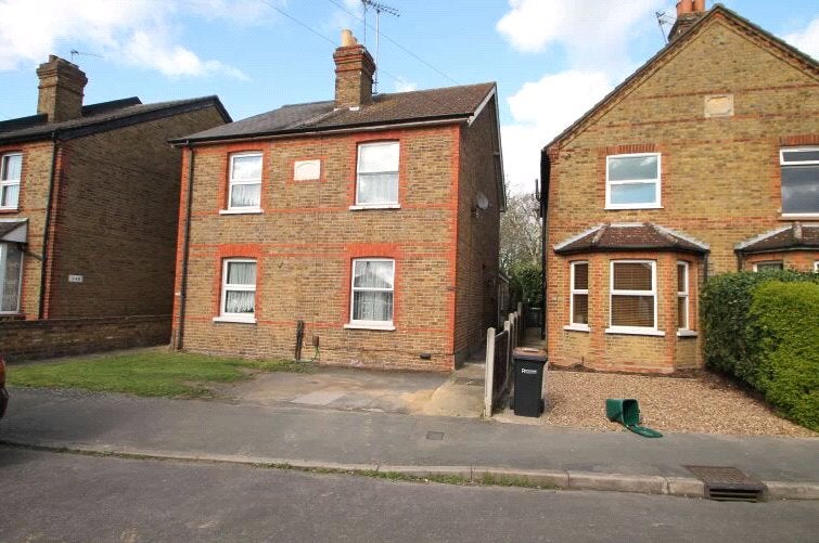 Flat Wendover Road in Borough of Runnymede