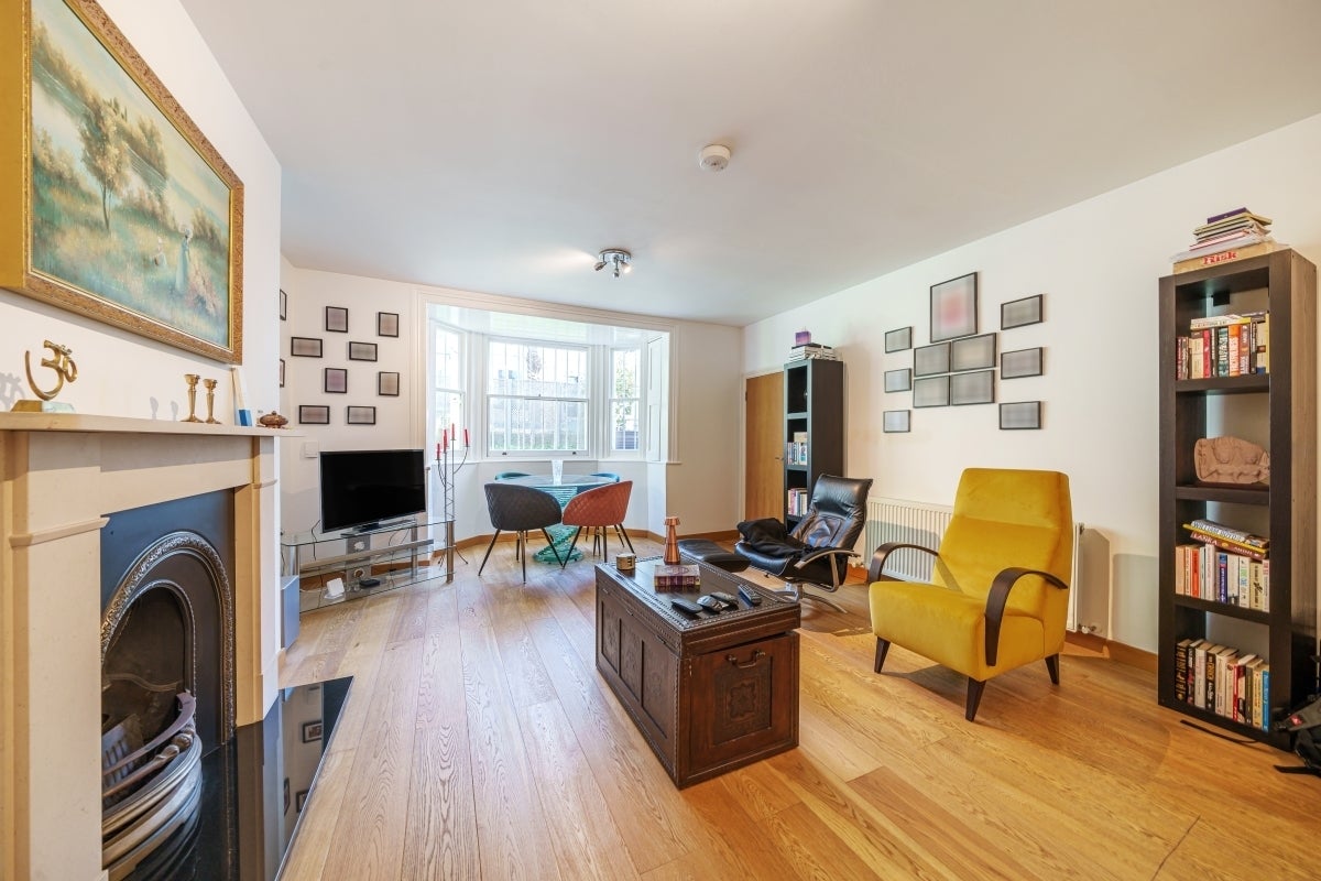 Flat Priory Road in Greater London