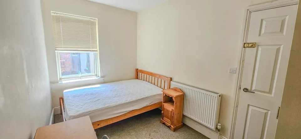 Room Carholme Road in Lincoln