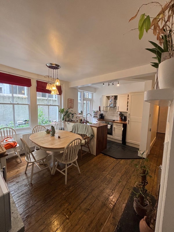 Room Latchmere Road in Greater London