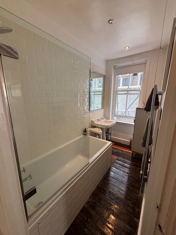 Room Latchmere Road in Greater London