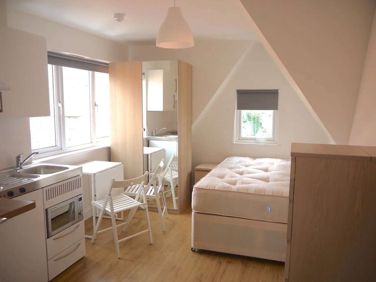 Flat Golders Green Road in Greater London