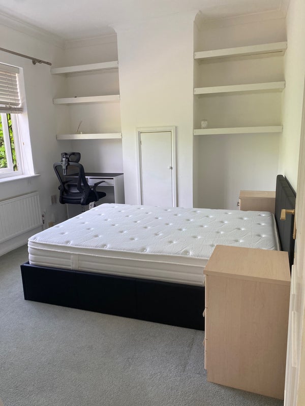 Room Smithfield Road in White Waltham