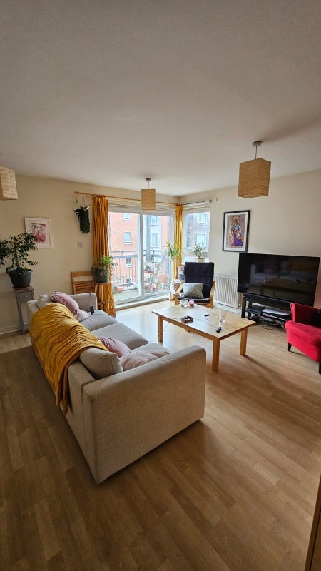 Flat Albion Gardens in City of Edinburgh