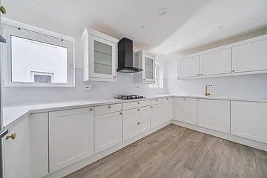 Flat Creswell Drive in Greater London