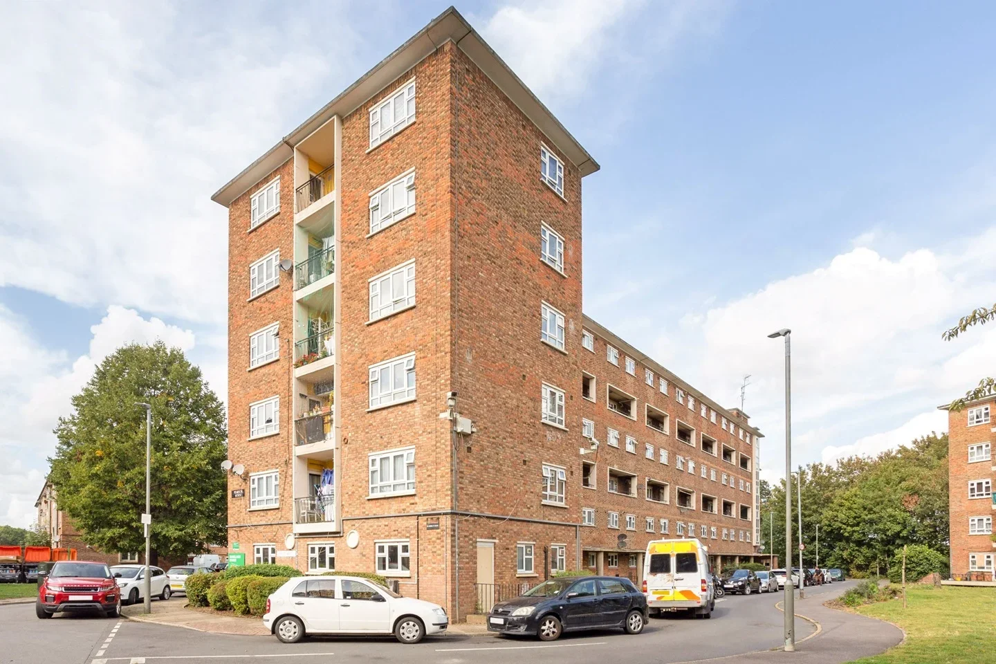 Flat Horne Way in Greater London