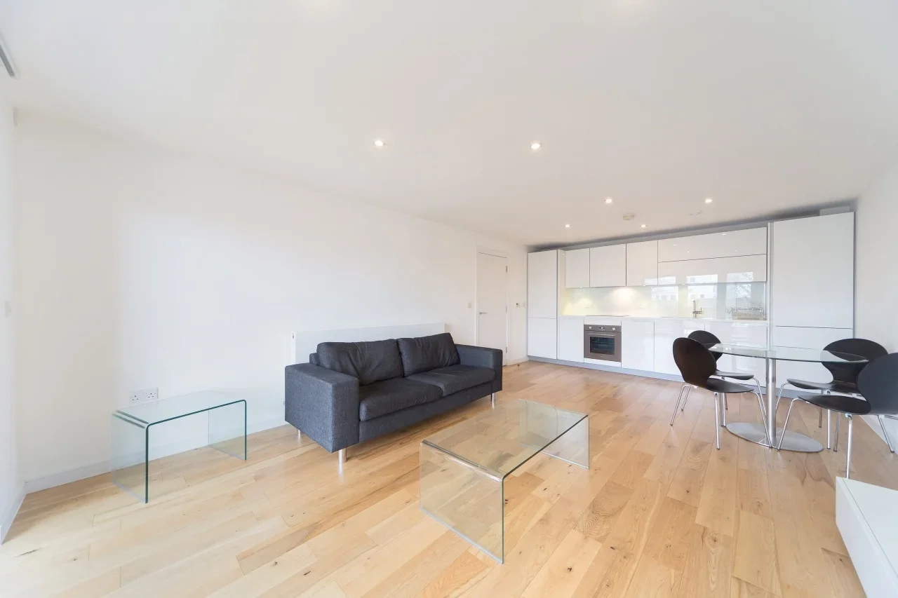 Flat Akerman Road in Greater London