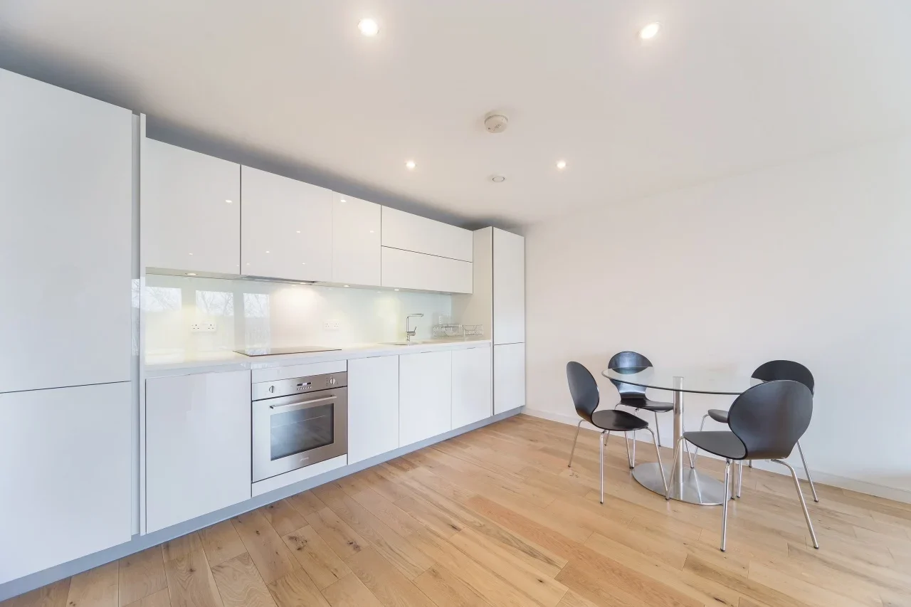 Flat Akerman Road in Greater London