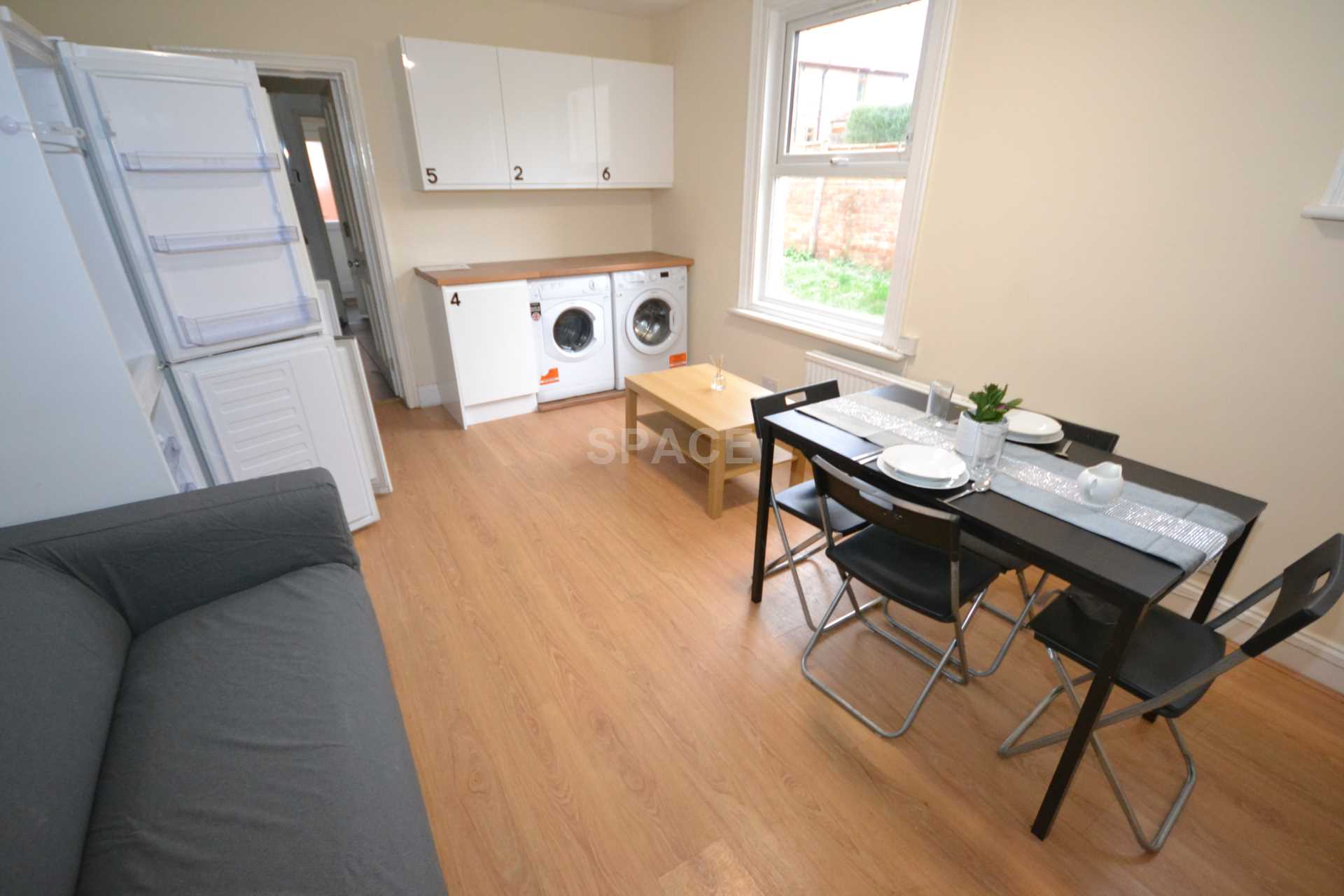 Flat Basingstoke Road in Reading