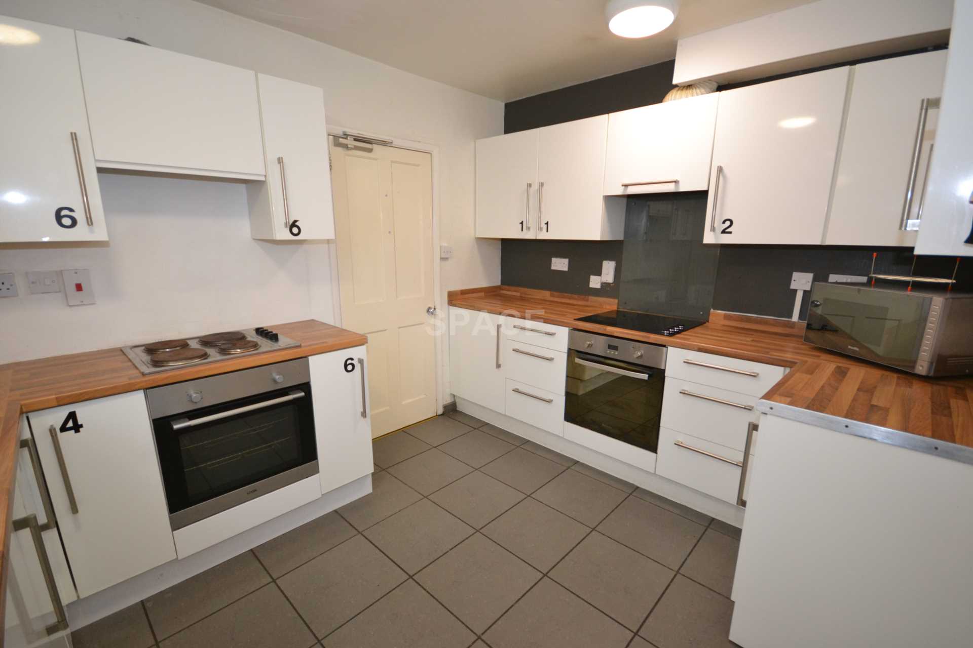 Flat Basingstoke Road in Reading