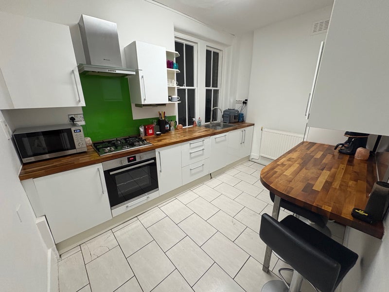 Room Lever Street in Greater London