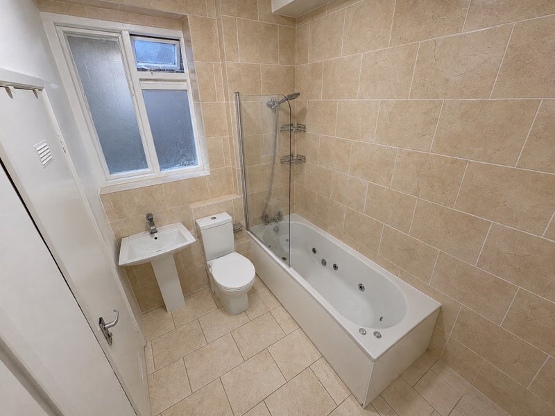 Room Lever Street in Greater London