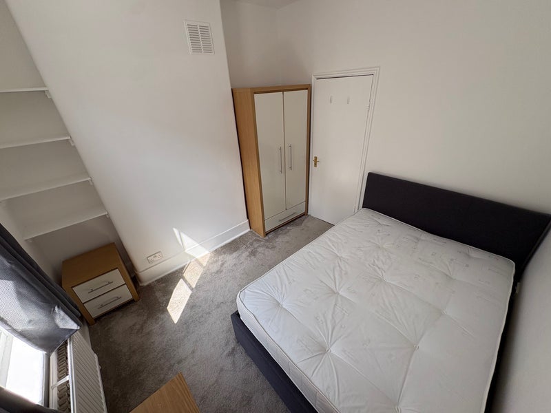 Room Lever Street in Greater London