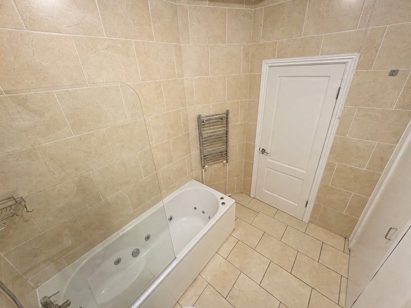Room Lever Street in Greater London