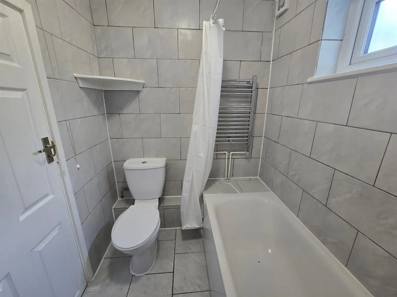 Flat Halefield Road in Greater London