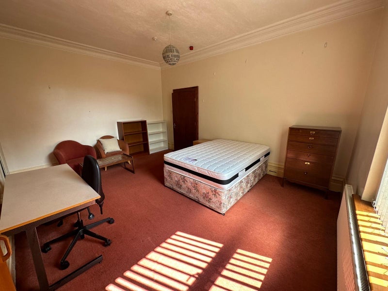 Flat Pemberton Drive in Bradford