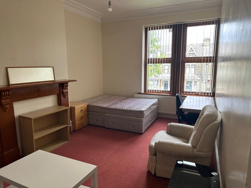 Flat Pemberton Drive in Bradford