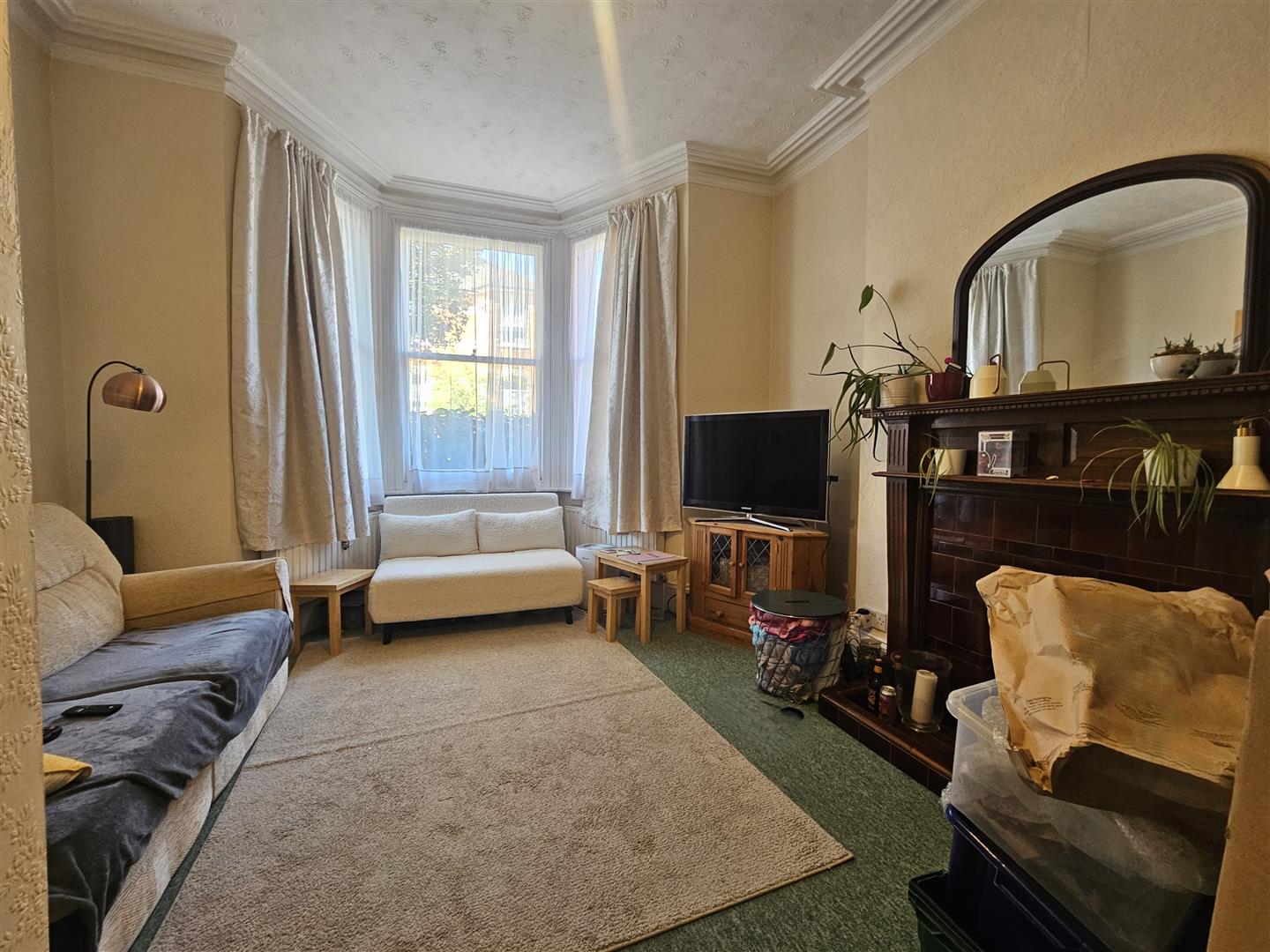 Flat Cargate Avenue in Rushmoor
