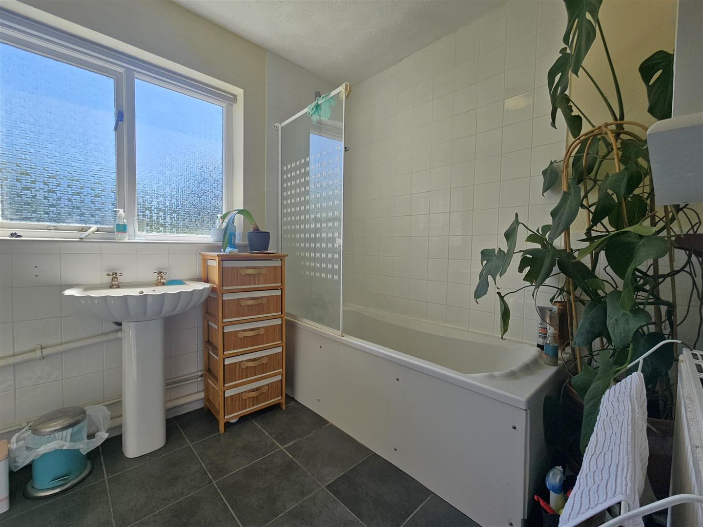 Flat Cargate Avenue in Rushmoor