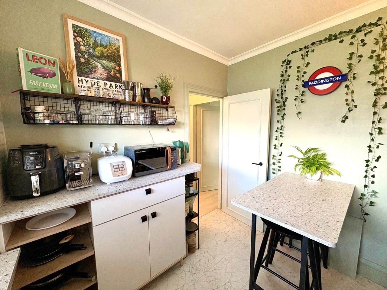 Flat Cleveland Gardens in City of Westminster