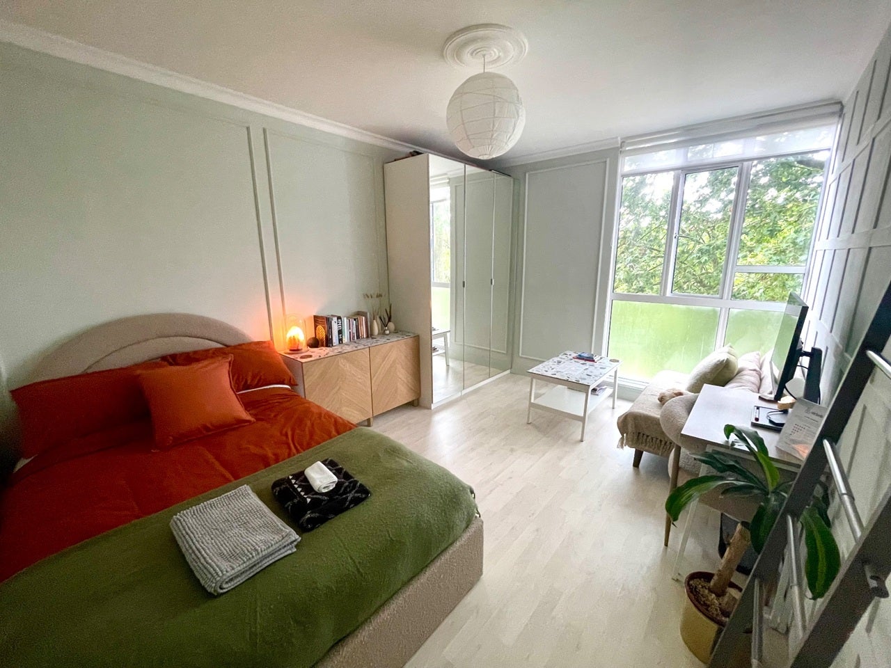 Flat Cleveland Gardens in City of Westminster