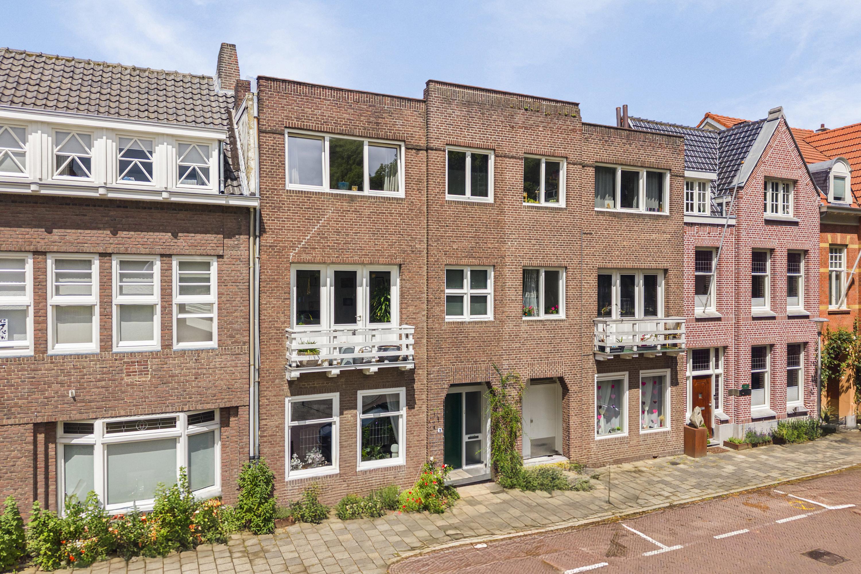 Burg. de Hesselleplein 1 in Heerlen