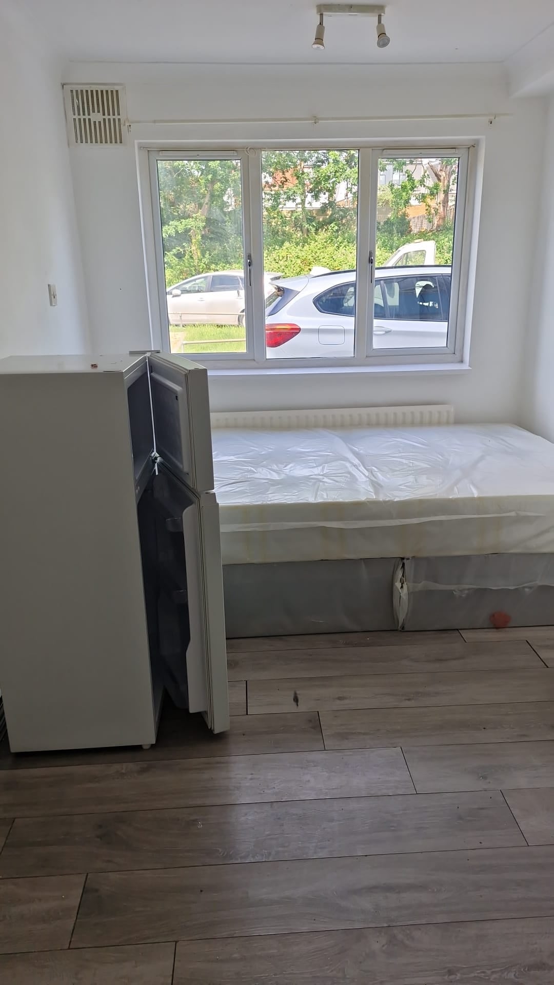 Flat Kent Close in Greater London