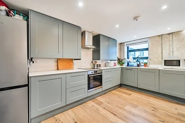 Flat Nursery Road in Greater London