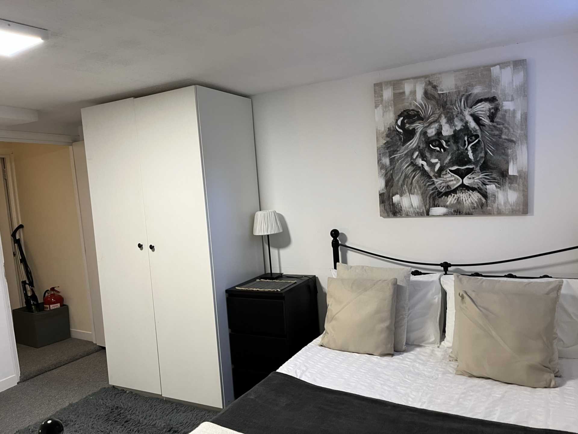 Room Springfield Road in Guildford