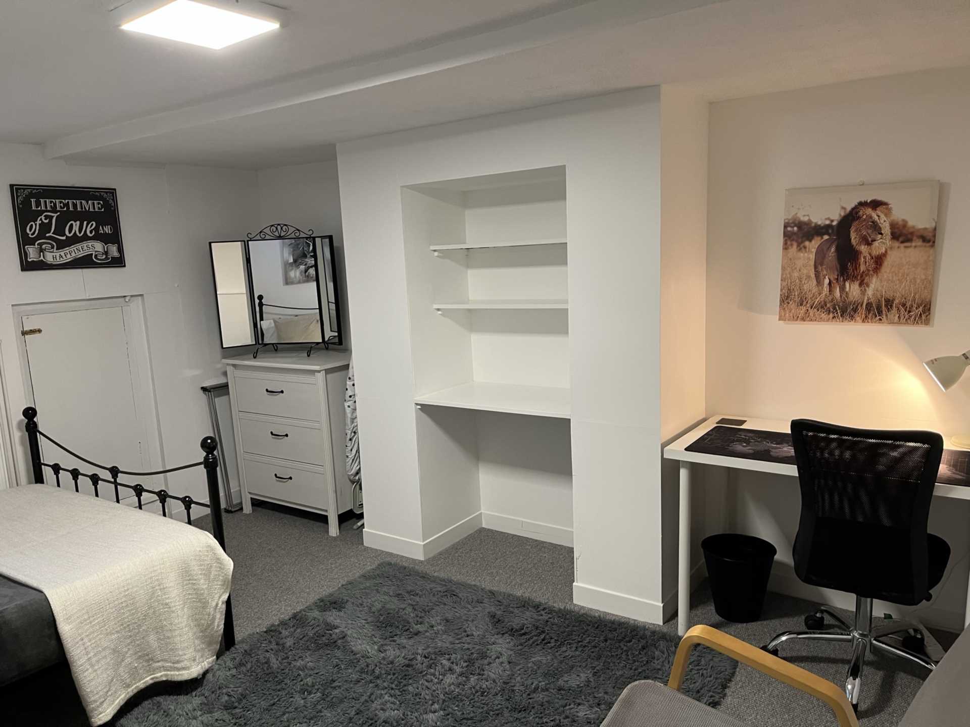 Room Springfield Road in Guildford