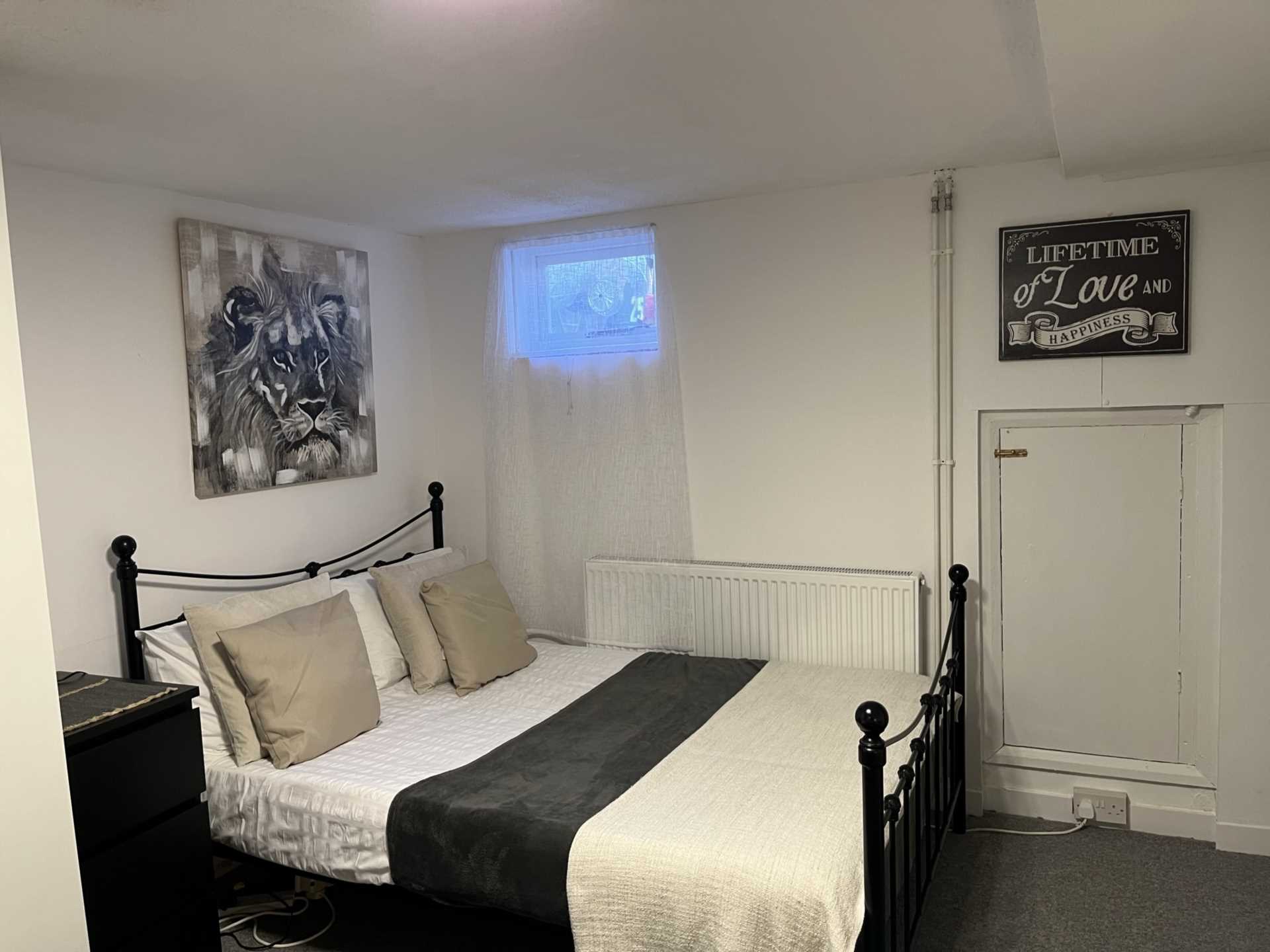Room Springfield Road in Guildford