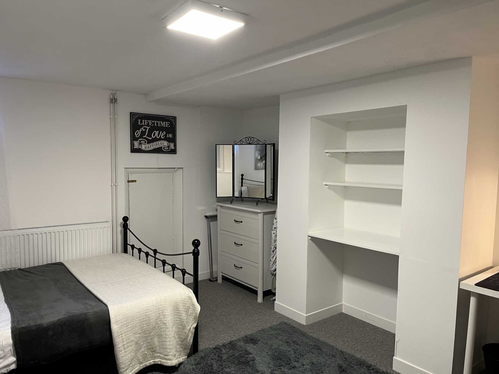 Room Springfield Road in Guildford