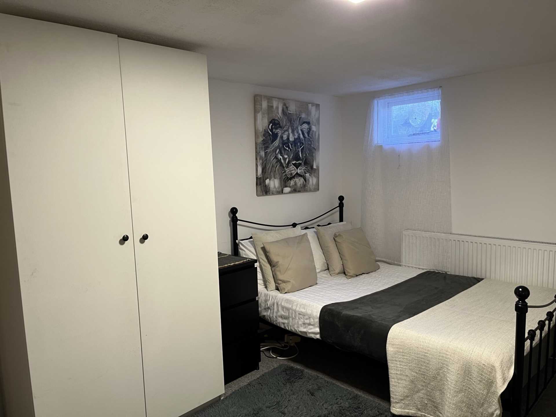 Room Springfield Road in Guildford