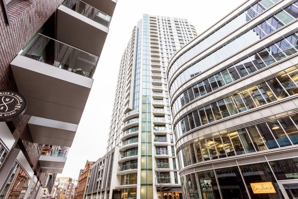 Flat Alie Street in Greater London