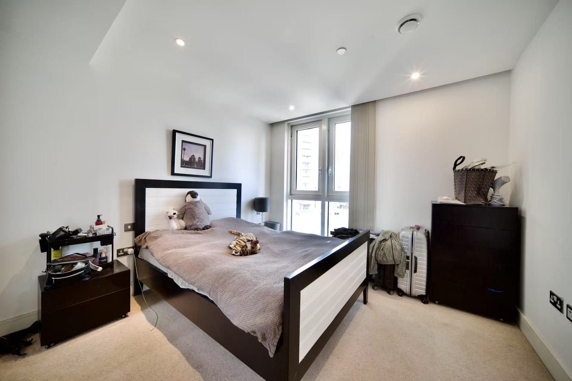 Flat Alie Street in Greater London