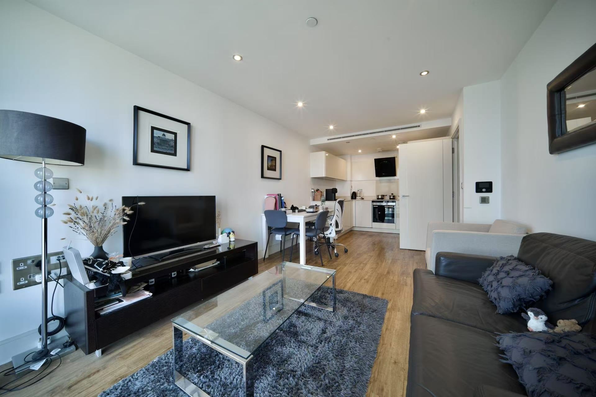 Flat Alie Street in Greater London