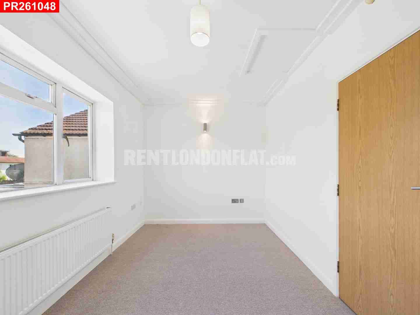 House Fruen Road in Greater London